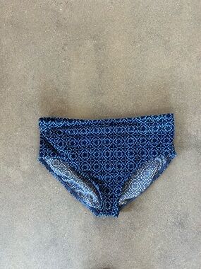 Mid rise bikini bottom